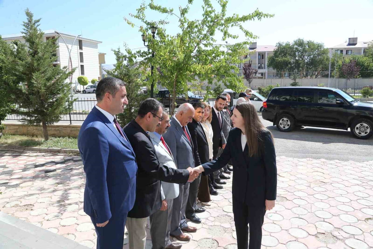 VAN’IN GÜRPINAR KAYMAKAMLIĞI GÖREVİNE ATANAN FATMA TURHAN KESER, GÖREVİNE BAŞLADI.