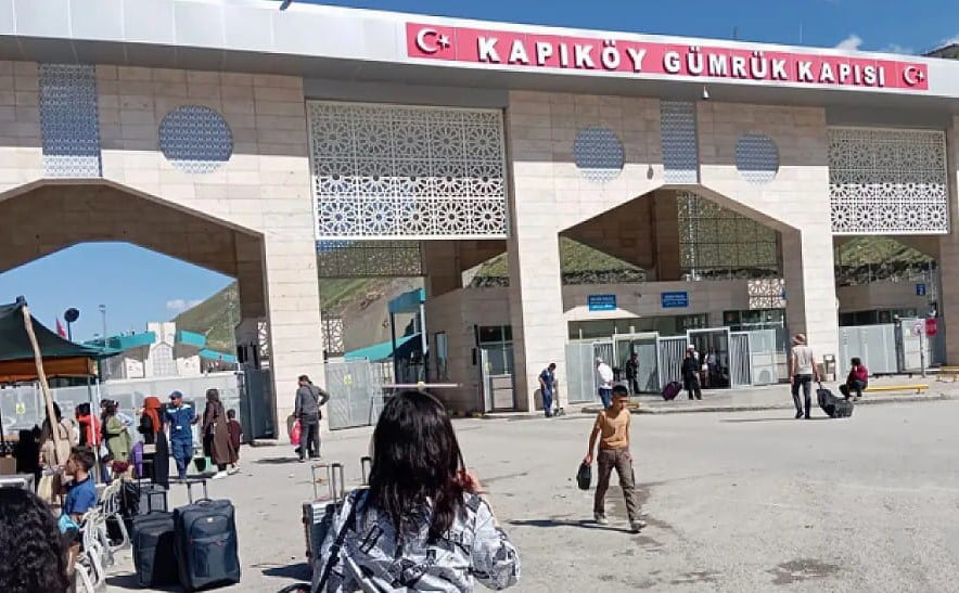 VAN’IN KAPIKÖY SINIR KAPISI GİRİŞ VE ÇIKIŞ NOKTALARINDAKİ YETERSİZLİK, PARK SORUNU, UZUN BEKLEME...