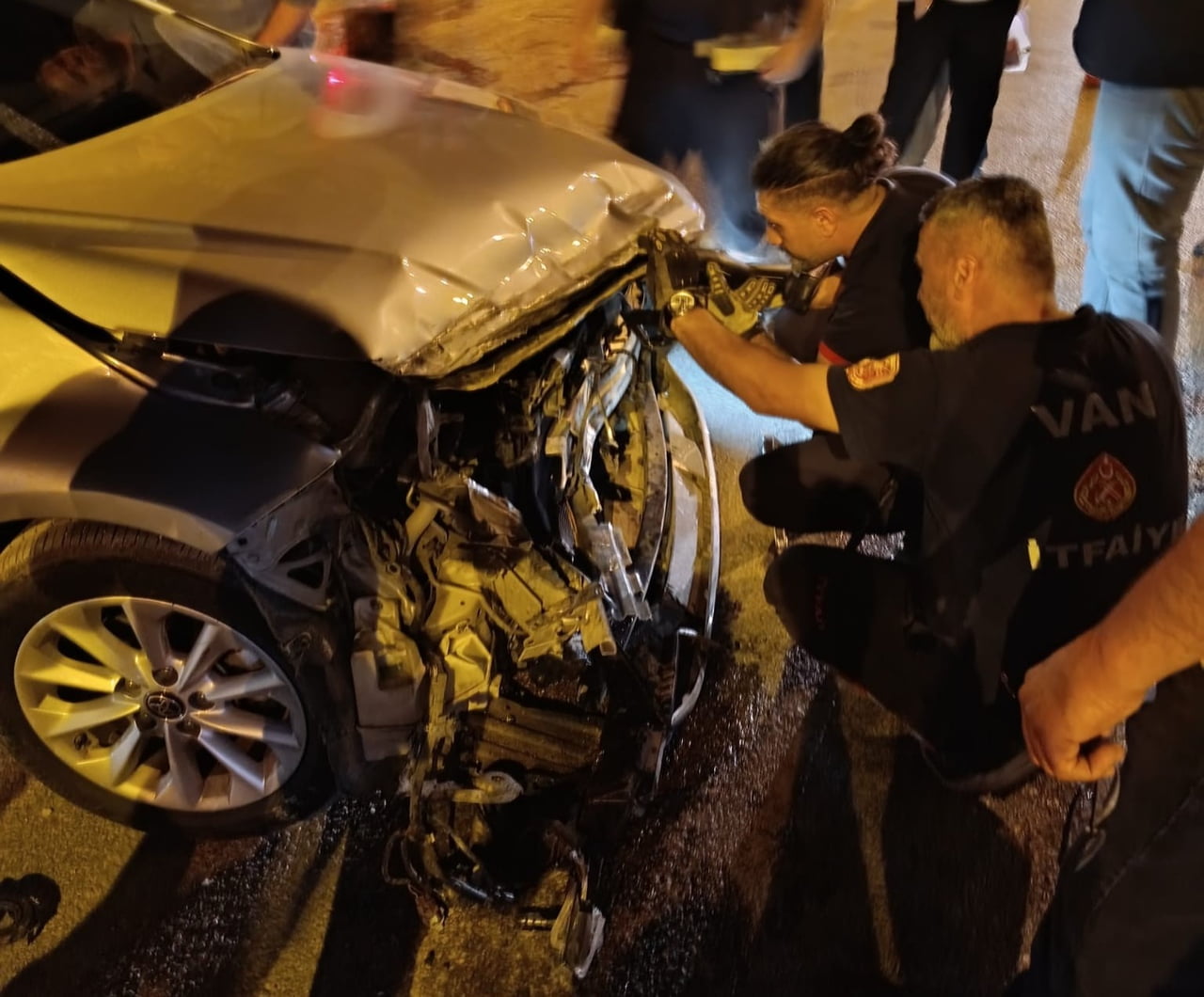 VAN’IN TUŞBA İLÇESİNDE OTOMOBİL İLE KAMYONETİN ÇARPIŞMASI SONUCU MEYDANA GELEN TRAFİK KAZASINDA 1...