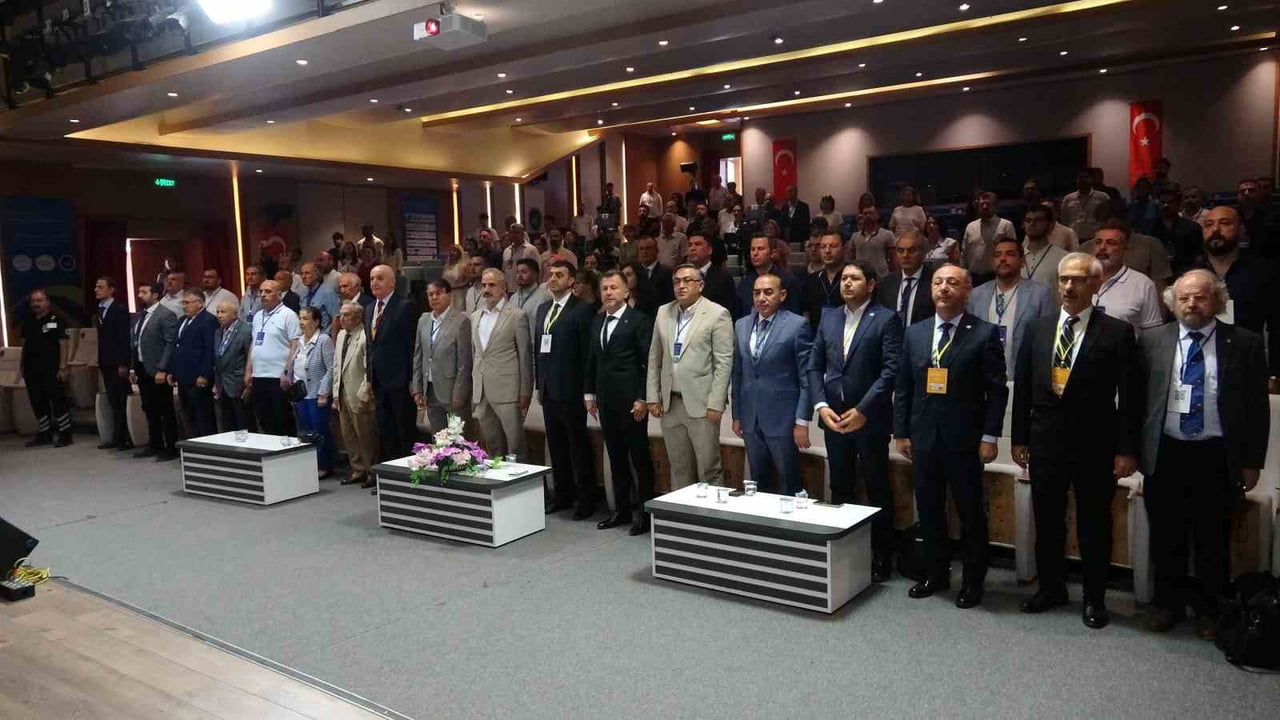 VAN YYÜ PROF. DR. CENGİZ ANDİÇ KÜLTÜR MERKEZİ’NDE GERÇEKLEŞTİRİLEN SEMPOZYUMUN AÇILIŞINA...