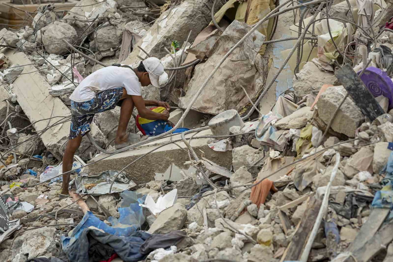 VENEZUELA'DA 24 HAZİRAN’DA MEYDANA GELEN DEPREMLERDE HAYATINI KAYBEDENLERİN SAYISI 5 BİN 69’A...
