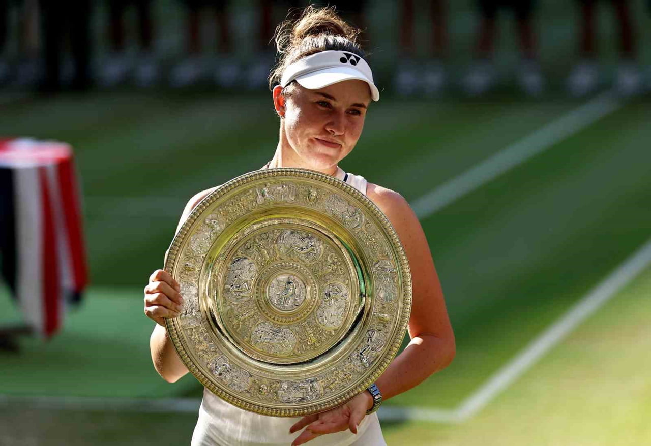 WİMBLEDON TEK KADINLAR FİNALİNDE LİNDA NOSKOVA,  KAROLİNA MUCHOVA'YI YENEREK, İLK GRAND SLAM ...