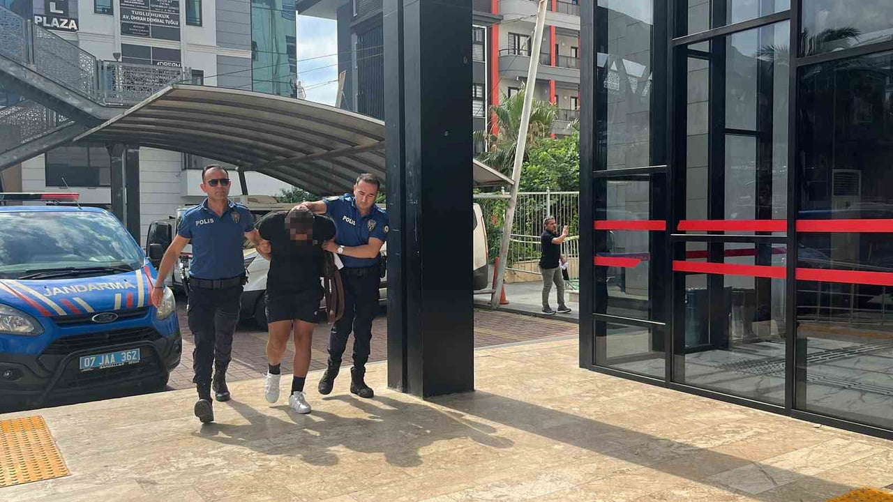 YABANCI UYRUKLU ŞÜPHELİ, POLİS EKİPLERİNCE GÖZALTINA ALINDI
