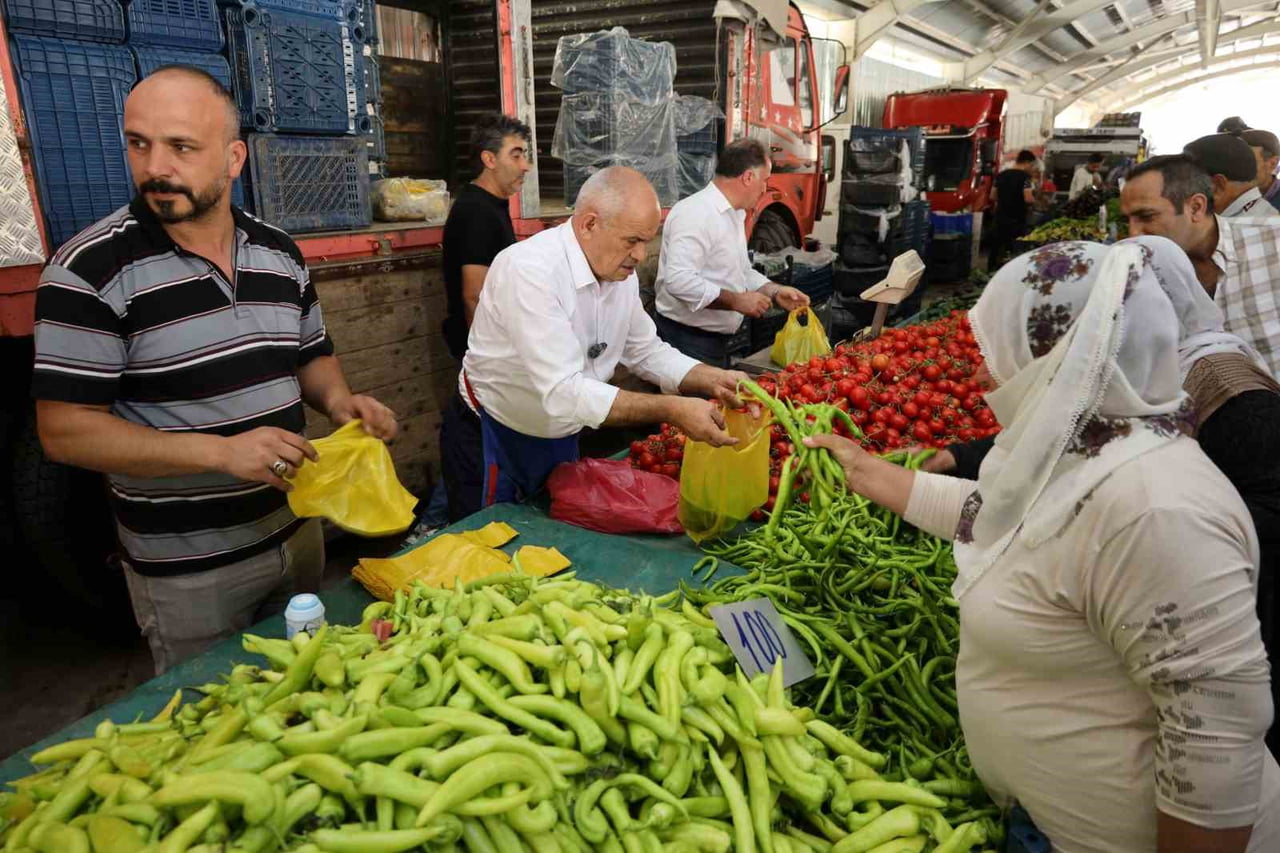 YAHYALI BELEDİYE BAŞKANI ESAT ÖZTÜRK, AK PARTİ YAHYALI İLÇE BAŞKANI ADEM SARIÇİÇEK VE YÖNETİM...