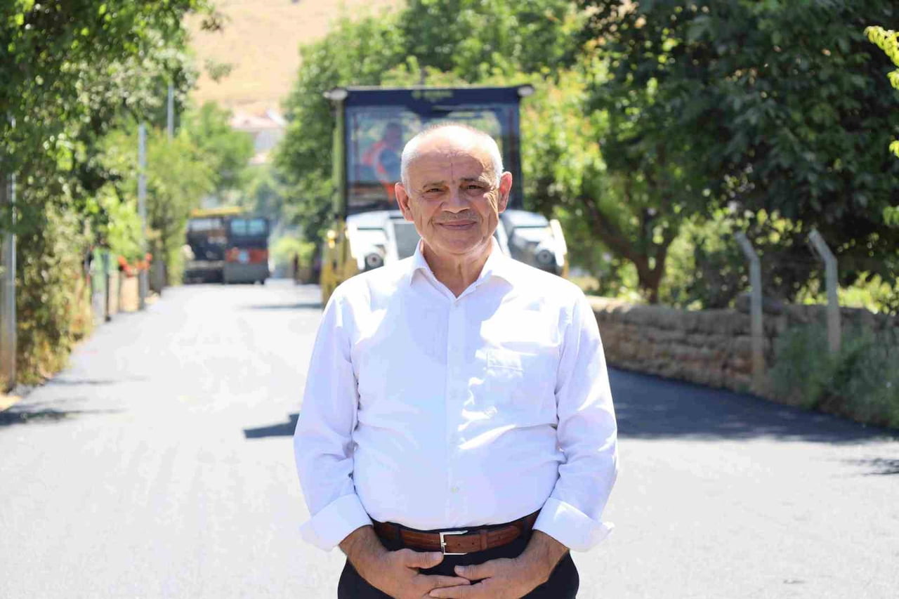 YAHYALI BELEDİYESİ, ALTYAPI ÇALIŞMALARI TAMAMLANAN İSMET MAHALLESİ’NDE SICAK ASFALT SERİMİNE...