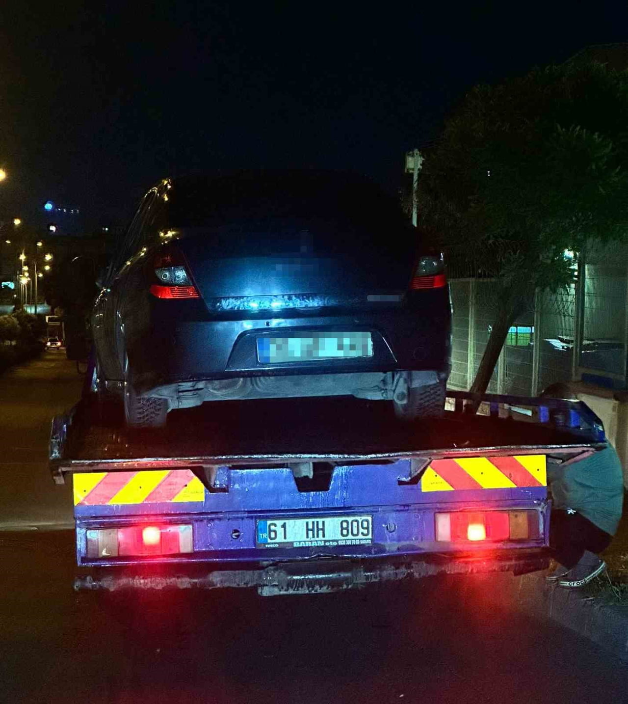 YAKALANAN SÜRÜCÜYE, KARAYOLLARI TRAFİK KANUNU'NUN İLGİLİ MADDESİ KAPSAMINDA 200 BİN LİRA İDARİ...