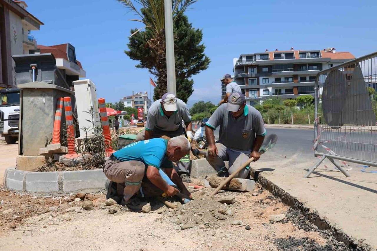 YAKLAŞIK 20 GÜN ÖNCE ALANYA BELEDİYE BAŞKANI OSMAN TARIK ÖZÇELİK'İN YERİNDE İNCELEDİĞİ...