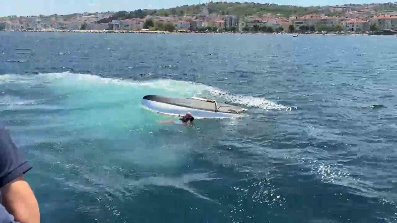 YALOVA'NIN ÇINARCIK İLÇESİ AÇIKLARINDA ALABORA OLAN YELKENLİ TEKNEDE BULUNAN 70 YAŞINDAKİ BİR...