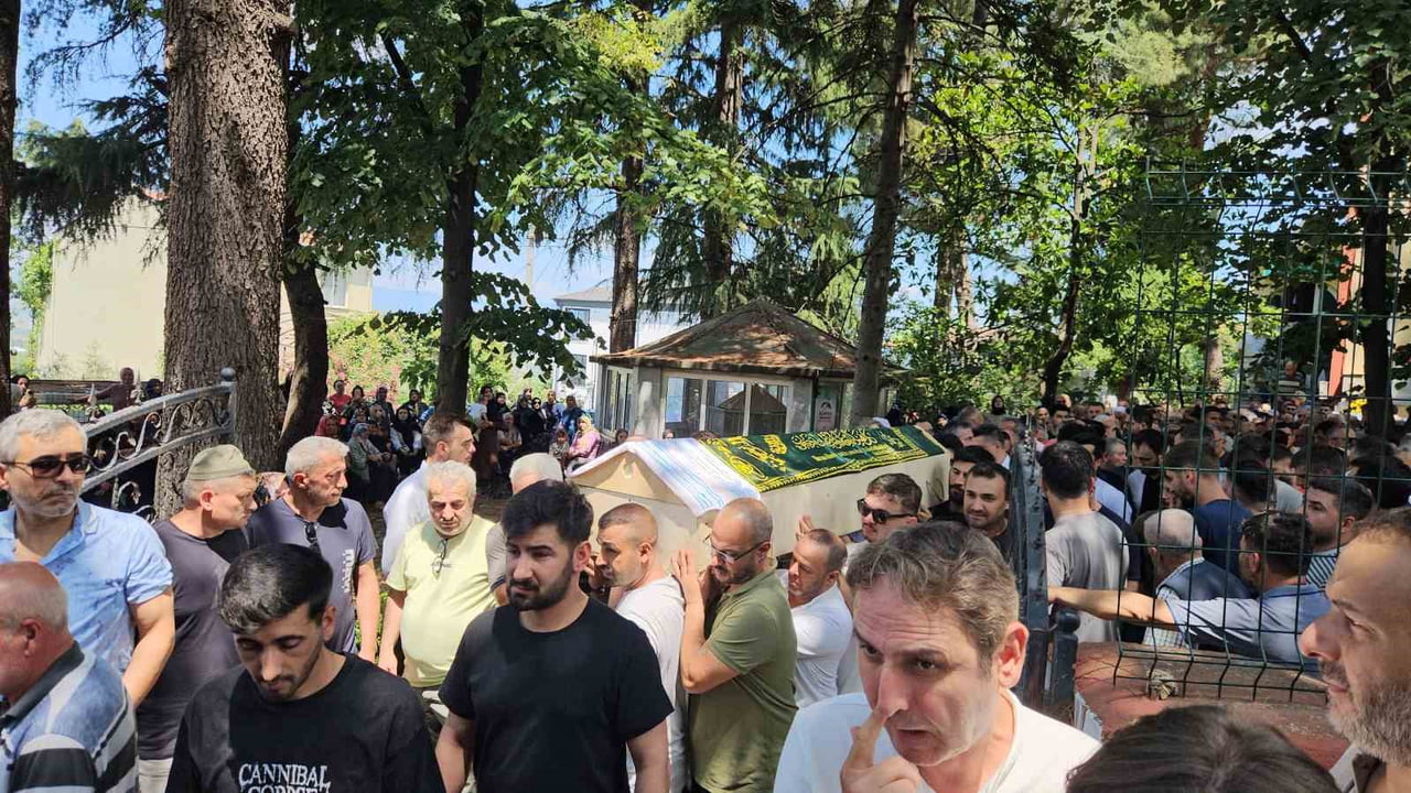 YALOVA'NIN ÇINARCIK İLÇESİNDE MEYDANA GELEN TRAFİK KAZASINDA HAYATINI KAYBEDEN ÇİFT İÇİN CENAZE...
