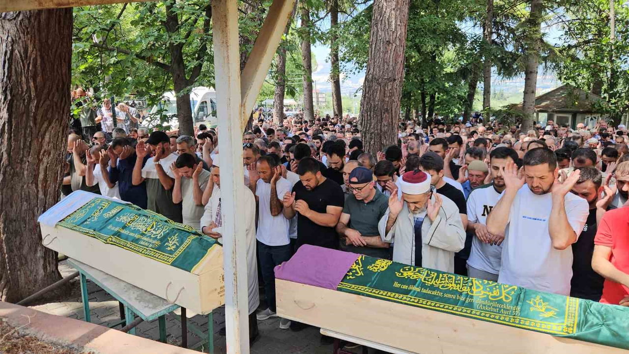 YALOVA'NIN ÇINARCIK İLÇESİNDE MEYDANA GELEN TRAFİK KAZASINDA HAYATINI KAYBEDEN ÇİFT İÇİN CENAZE...