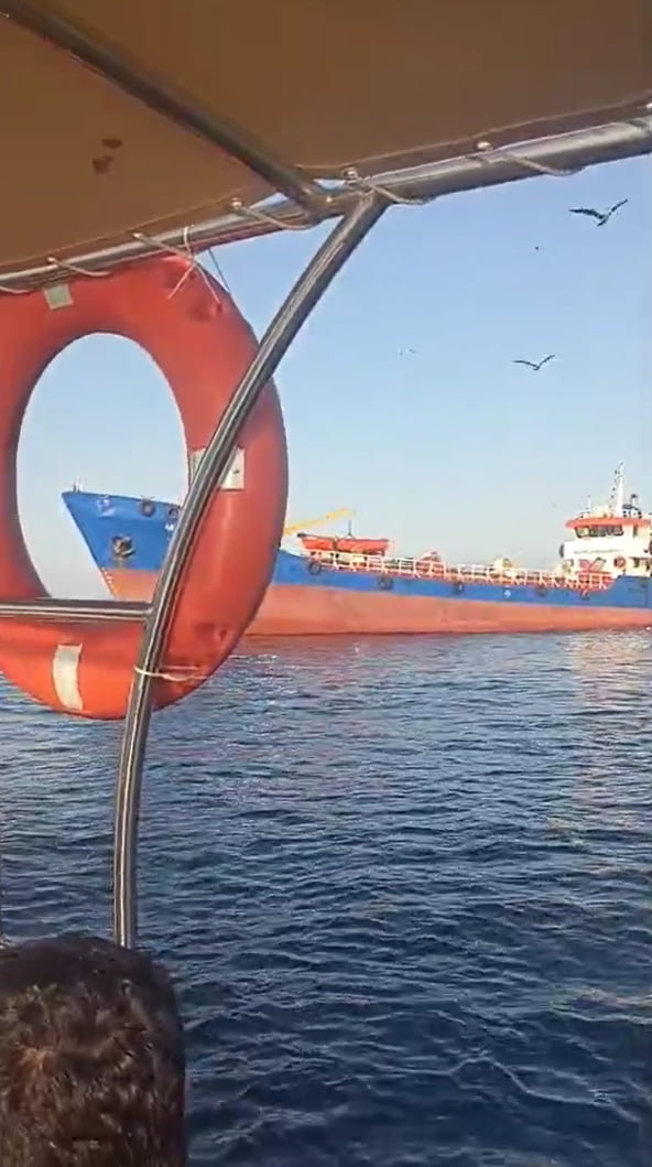 YALOVA AÇIKLARINDA SU TANKERİ GEMİSİNİN ÇARPTIĞI ÖZEL TEKNE BATTI. TEKNEDE BULUNAN 2 KİŞİ DENİZE...