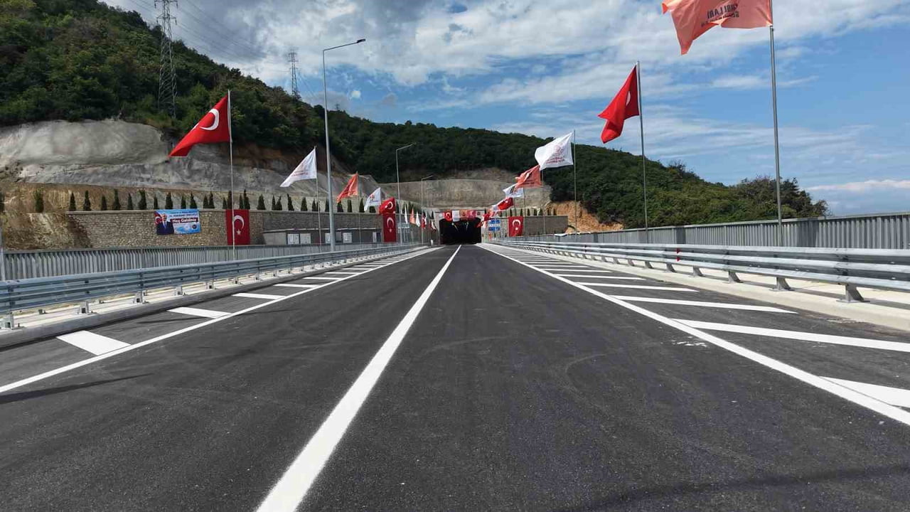 YALOVA-ARMUTLU YOLU HİZMETE GİRDİ