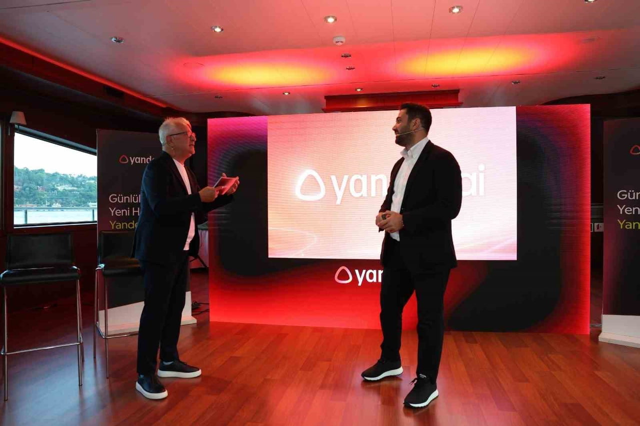 YANDEX ARAMA VE YAPAY ZEKÂ GENEL MÜDÜRÜ SEDAT ÖZTÜRK (SAĞDA) AÇIKLAMALARDA BULUNDU