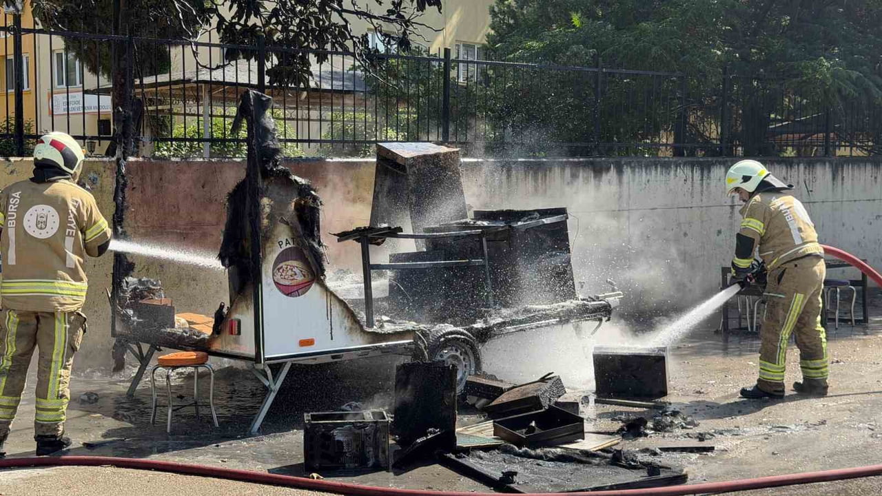 YANGIN İTFAİYE EKİPLERİNİN HIZLI MÜDAHALESİYLE SÖNDÜRÜLDÜ