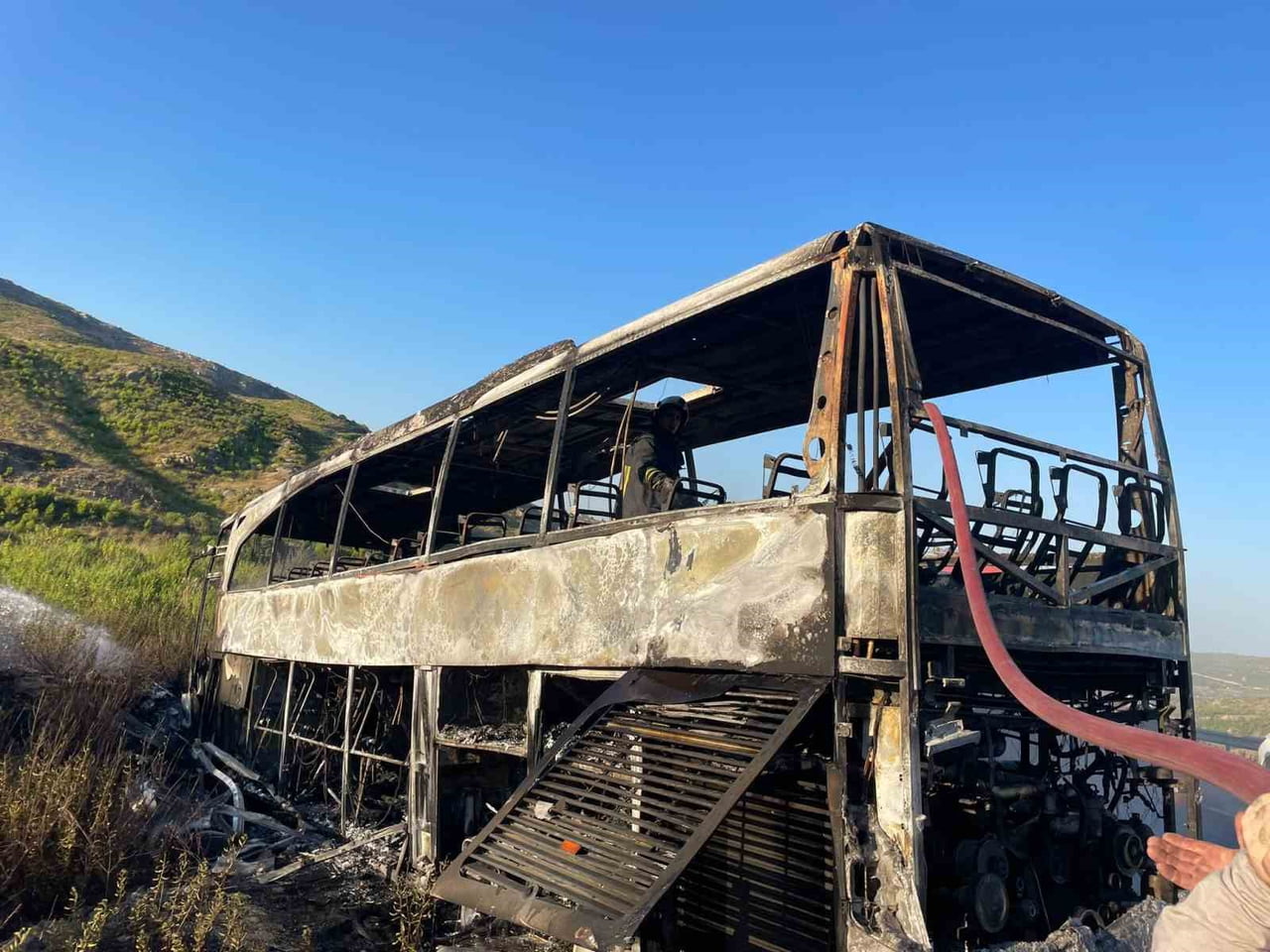 YANGINDA TAMAMEN YANAN OTOBÜS KULLANILAMAZ HALE GELDİ