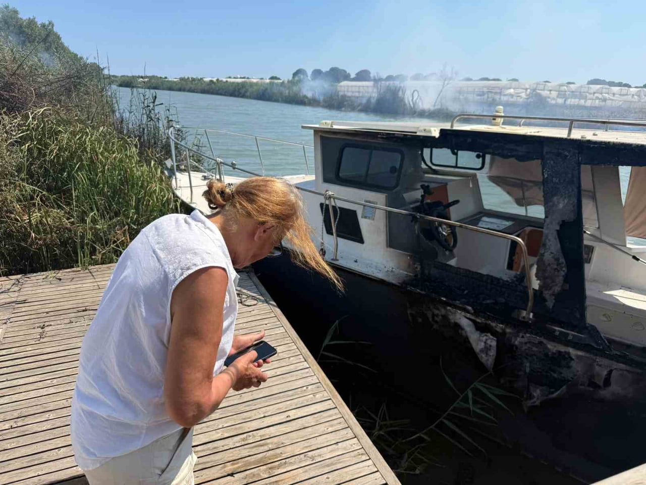 YANGINDA YAKLAŞIK 3 MİLYON LİRA DEĞERİNDEKİ TEKNE BAŞTA OLMAK ÜZERE İSKELE VE BAHÇEDEKİ ÇOK SAYIDA...