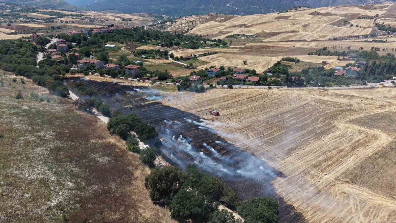 YANGININ ÇIKIŞ NEDENİNİN BELİRLENMESİ İÇİN İNCELEME BAŞLATILIRKEN ZARAR GÖREN ALANLAR DRON İLE...