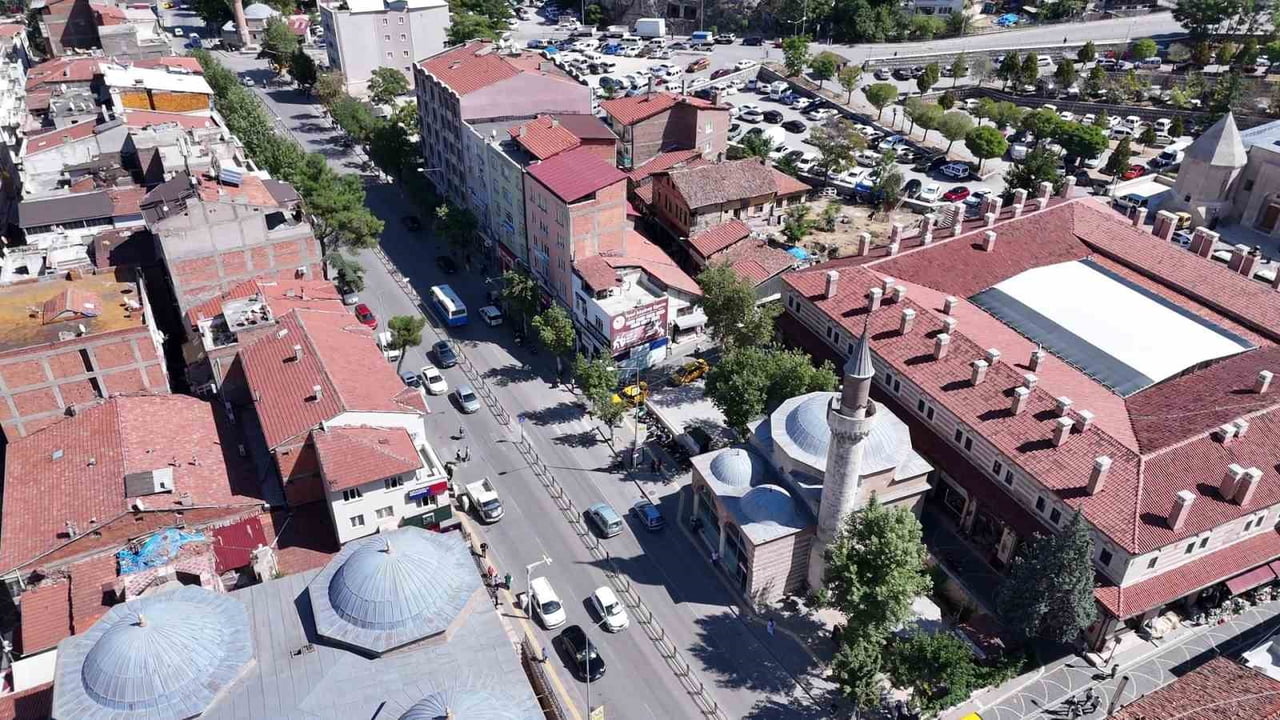 YAPILAN AÇIKLAMADA, AMASYA’DAKİ TAŞITLARIN YÜZDE 46,Ü’NÜ (74 BİN 85) OTOMOBİL, YÜZDE 21’İNİ (31...