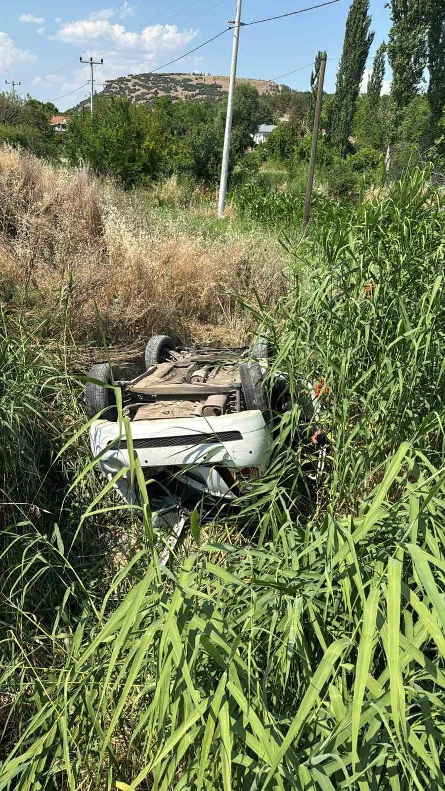 YAPILAN İLK MÜDAHALENİN ARDINDAN AMBULANSLA BURDUR DEVLET HASTANESİNE KALDIRILAN YARALILARIN...