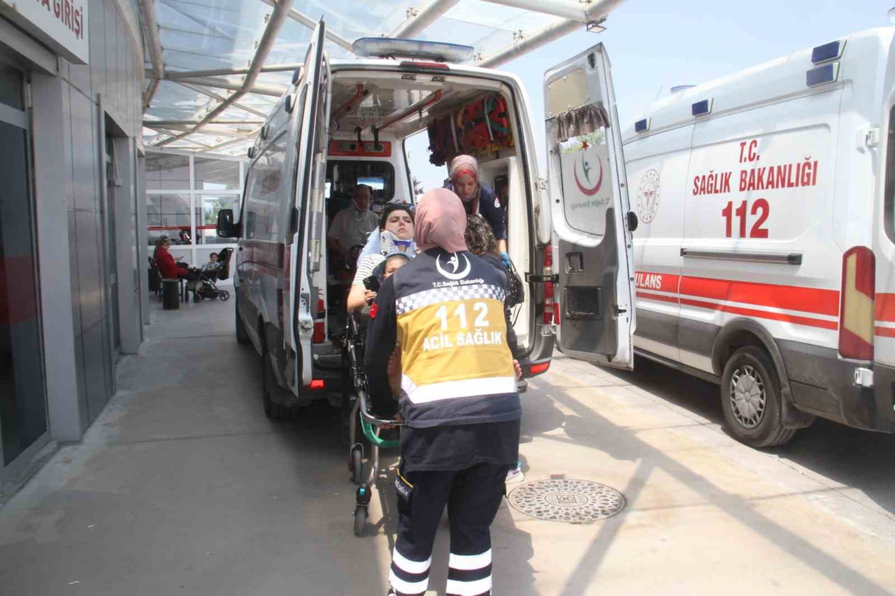 YARALILAR İLK MÜDAHALESİ OLAY YERİNDE YAPILDIKTAN SONRA BEYŞEHİR DEVLET HASTANESİNDE TEDAVİ ALTINA...