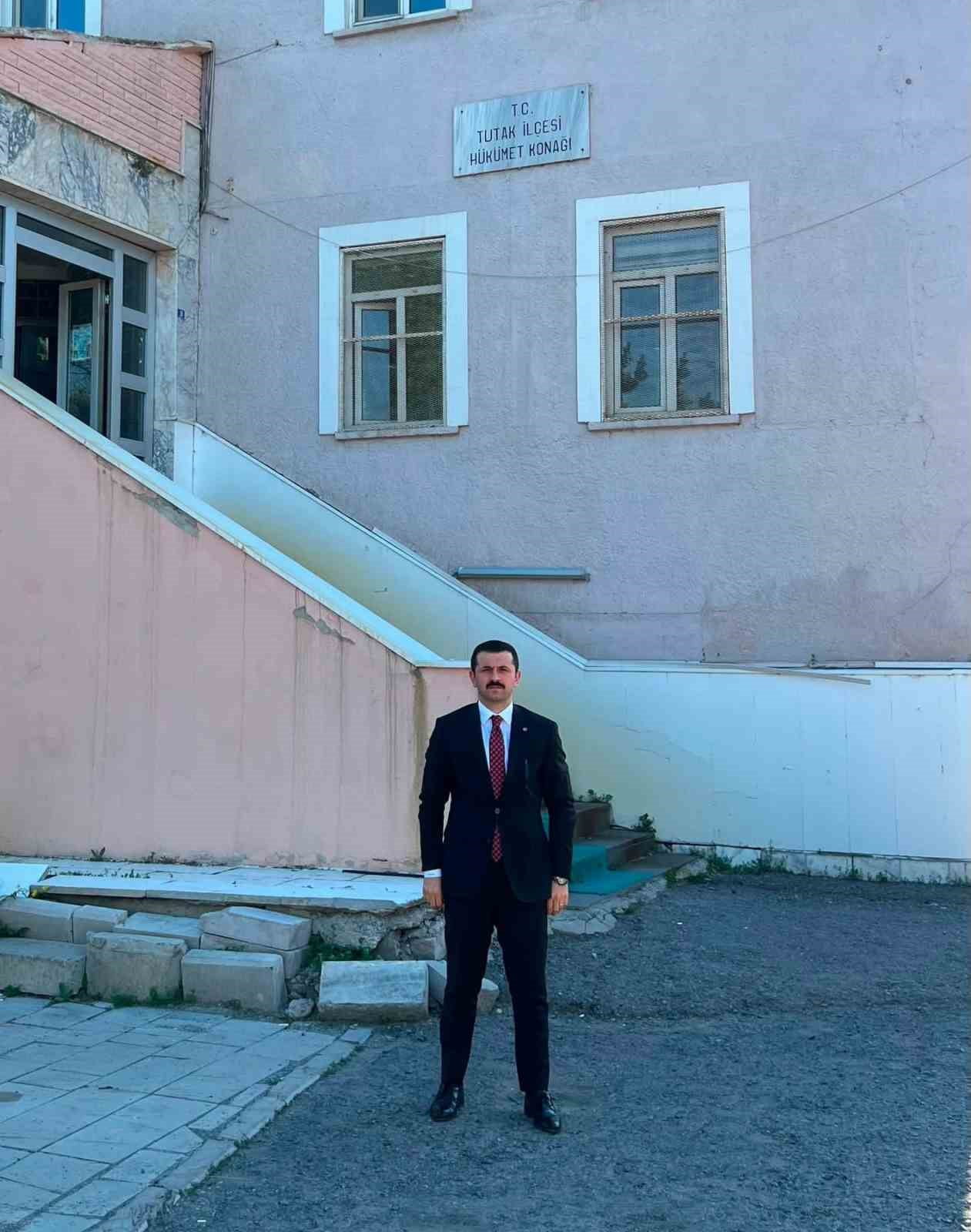 YARIM ASIRLIK TUTAK HÜKÜMET KONAĞINA DUYGUSAL VEDA