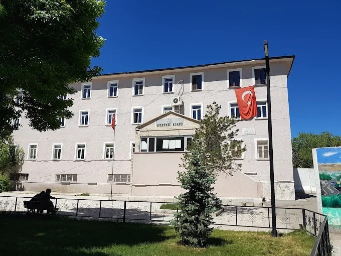 YARIM ASIRLIK TUTAK HÜKÜMET KONAĞINA DUYGUSAL VEDA