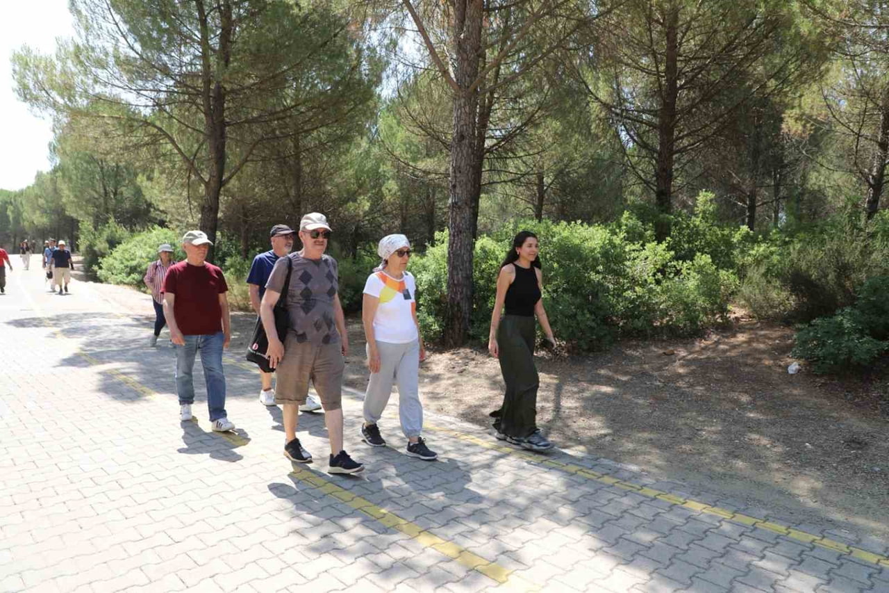 YAŞ ALAN BÜYÜKLER HAYATA HAREKETLE BAĞLANIYOR