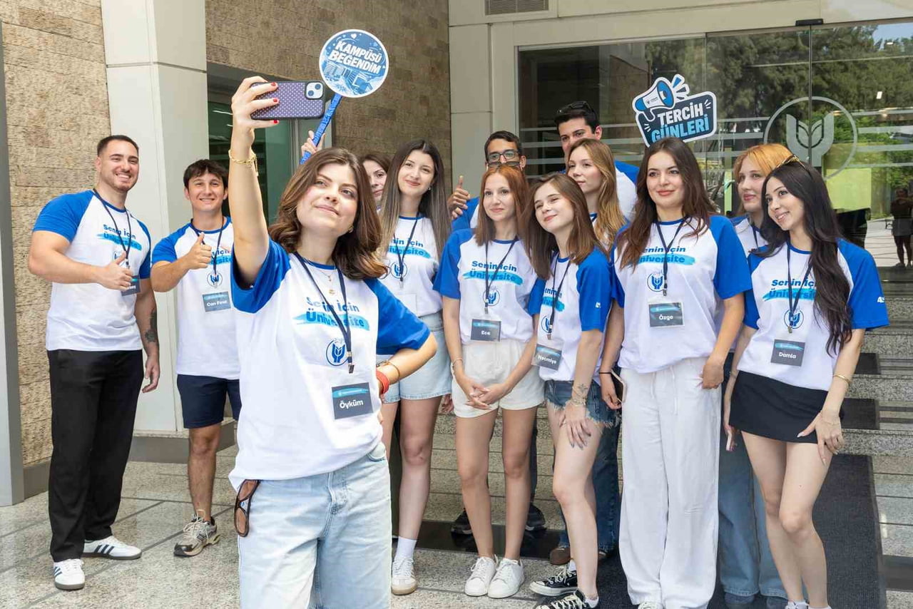 YAŞAR ÜNİVERSİTESİ, ÜNİVERSİTE TERCİHİ YAPACAK ADAYLARA YÖNELİK DÜZENLEDİĞİ "TERCİH DANIŞMA...