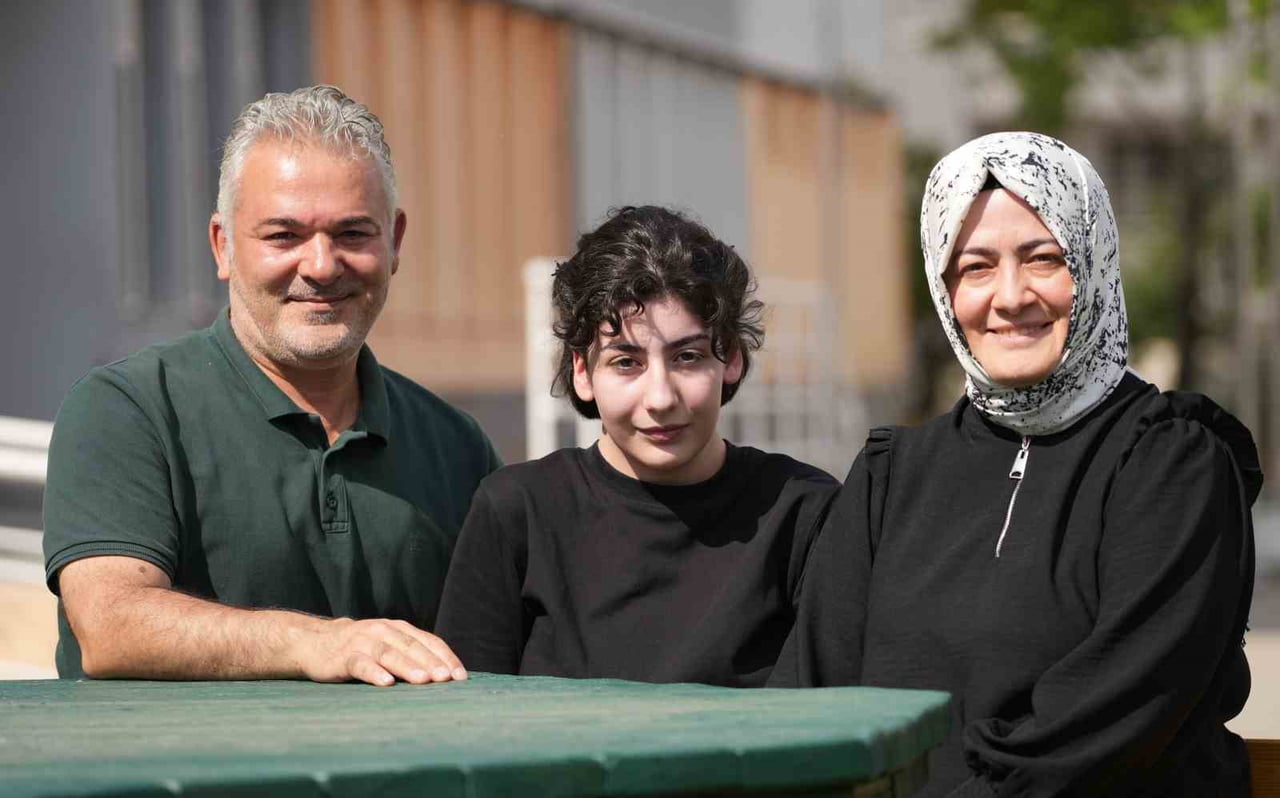 YASİN ŞENER (BABA), TÜRKİYE BİRİNCİSİ FATMA BERRA ŞENER, BETÜL ŞENER (ANNE)