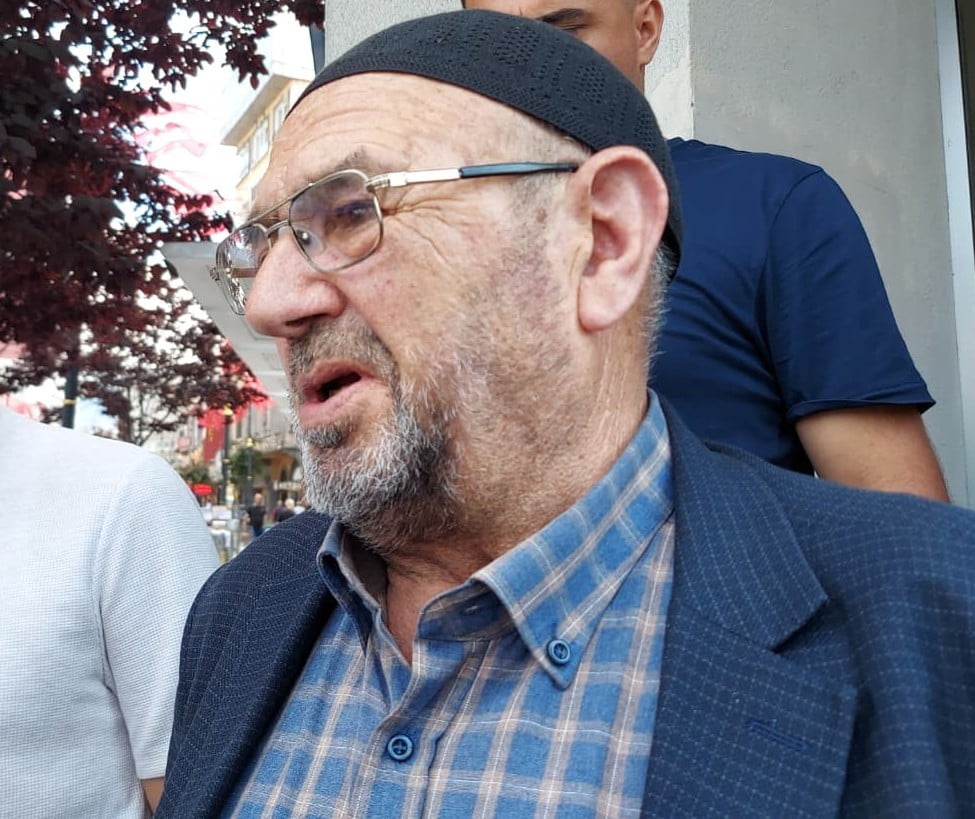 YAŞLI ADAMIN KENDİSİNİ UYARAN EKİPLERE KARŞI DOLANDIRILDIĞINI UZUN SÜRE KABUL ETMEMESİ İSE OLAYA...