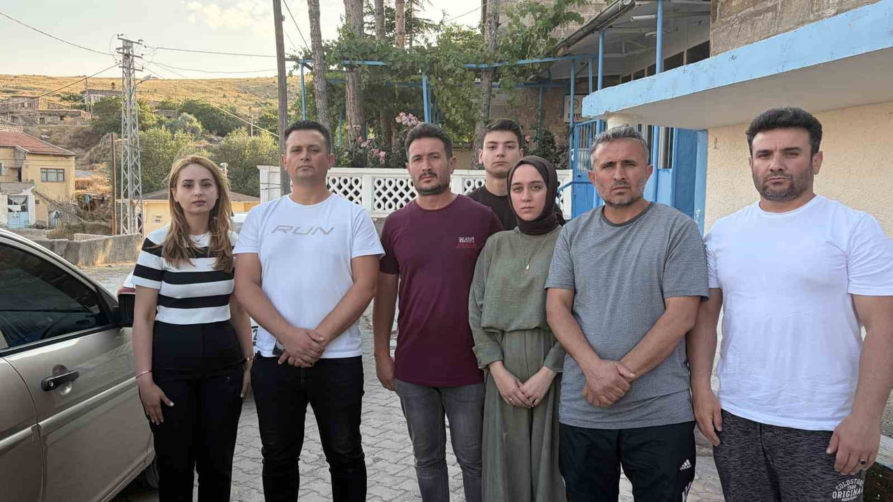 YATSI NAMAZINA GİTTİĞİ CAMİDE BIÇAKLA ÖLDÜRÜLEN ZÜBEYİR TOSUN’UN AİLESİ VE AVUKATLARI AYŞE...