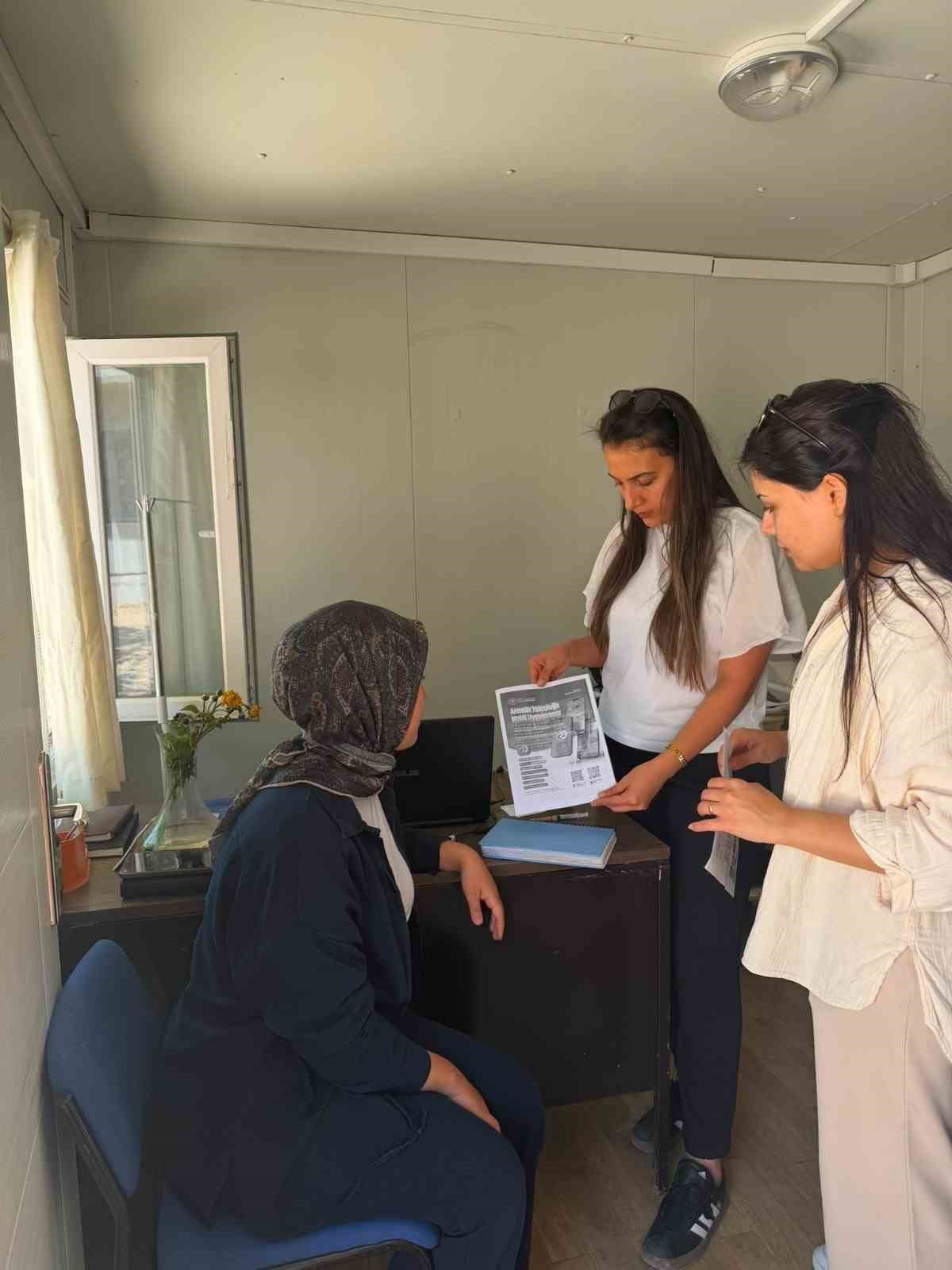 YAYLADAĞI İLÇE SAĞLIK MÜDÜRLÜĞÜ EKİPLERİ, “HER GEBEYE BİR EBE” UYGULAMASI KAPSAMINDA ANNE...