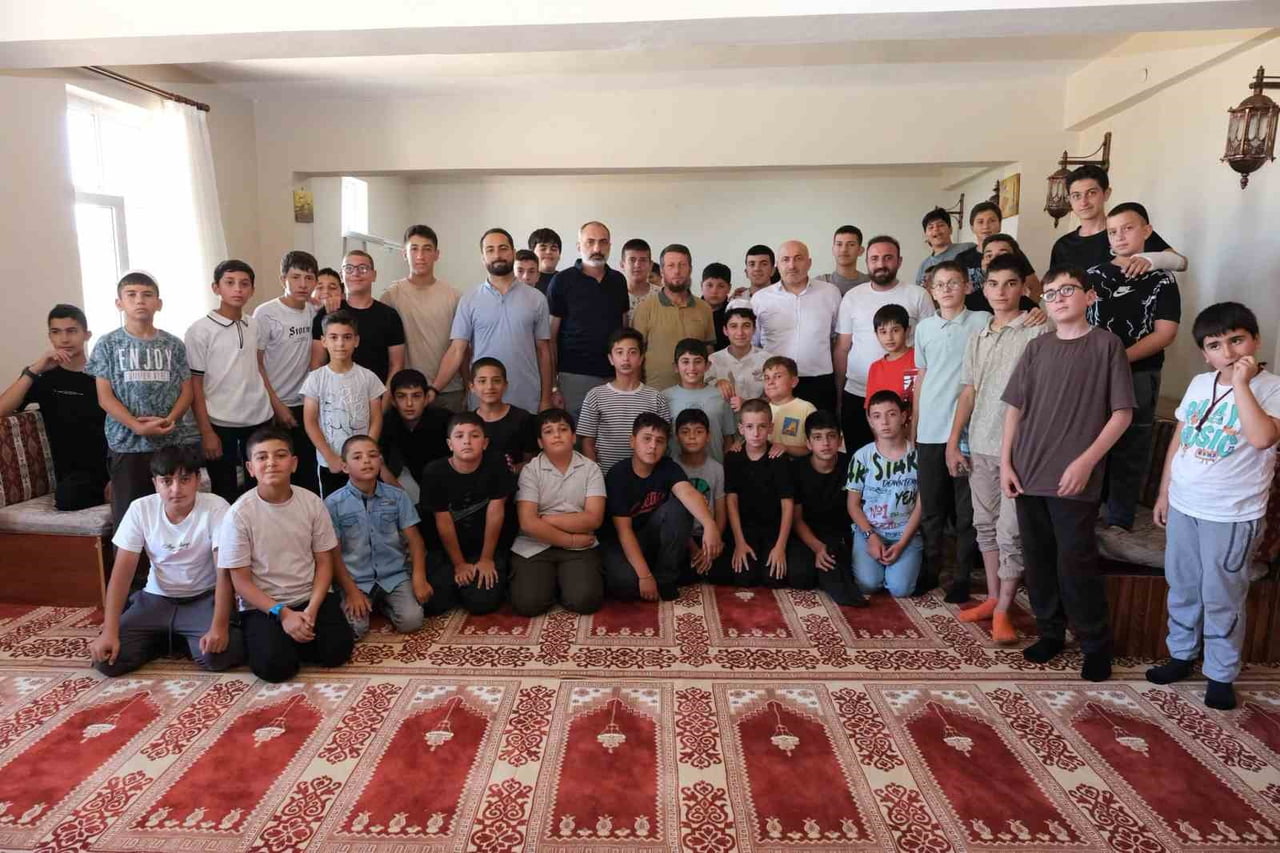 YAZ KUR'AN KURSU ÖĞRENCİLERİNE DİJİTAL FARKINDALIK EĞİTİMİ