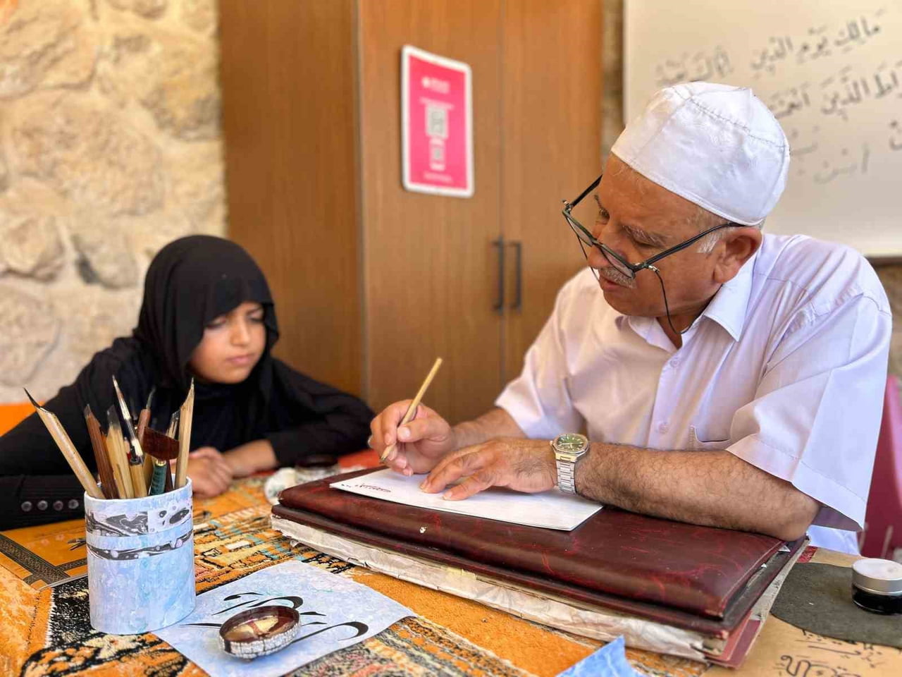 YAZ KUR'AN KURSUNA KATILAN ÇOCUKLAR, TARİHİ HÜSREV PAŞA CAMİİ'NDE KUR'AN-I KERİM EĞİTİMİNİN YANI...