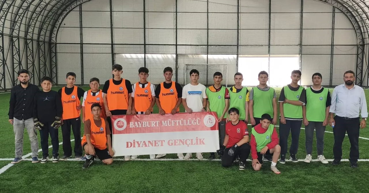 YAZ KUR’AN KURSU ÖĞRENCİLERİ FUTBOL TURNUVASINDA BULUŞTU