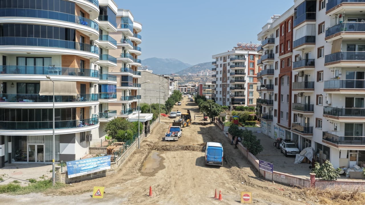 YDIN BÜYÜKŞEHİR BELEDİYE BELEDİYE BAŞKANI ÖZLEM ÇERÇİOĞLU, KENTİN DÖRT BİR YANINDA VATANDAŞLARI...