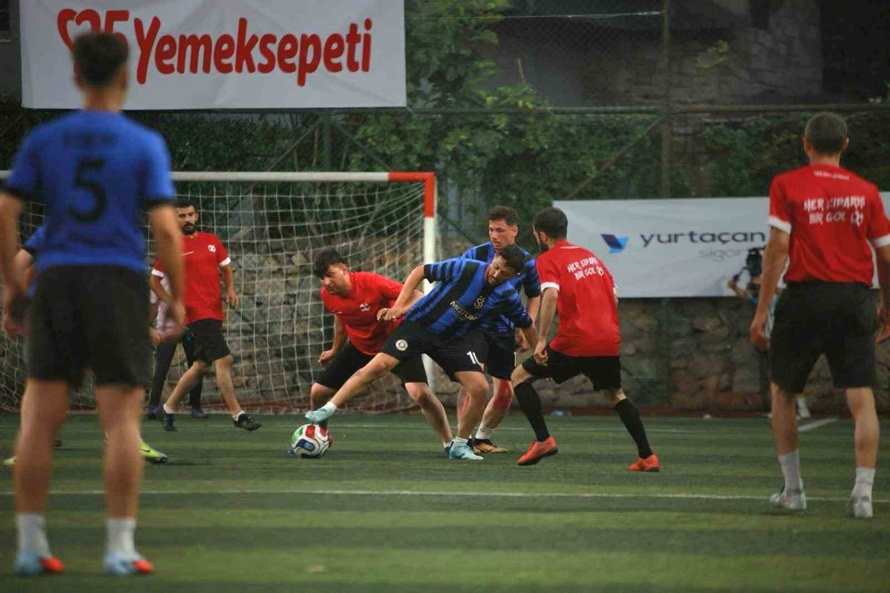 YEMEKSEPETİ'NİN 25. YILINA ÖZEL DÜZENLENEN ŞEHİRLER ARASI FUTBOL TURNUVASI, BİR AY BOYUNCA YEŞİL...