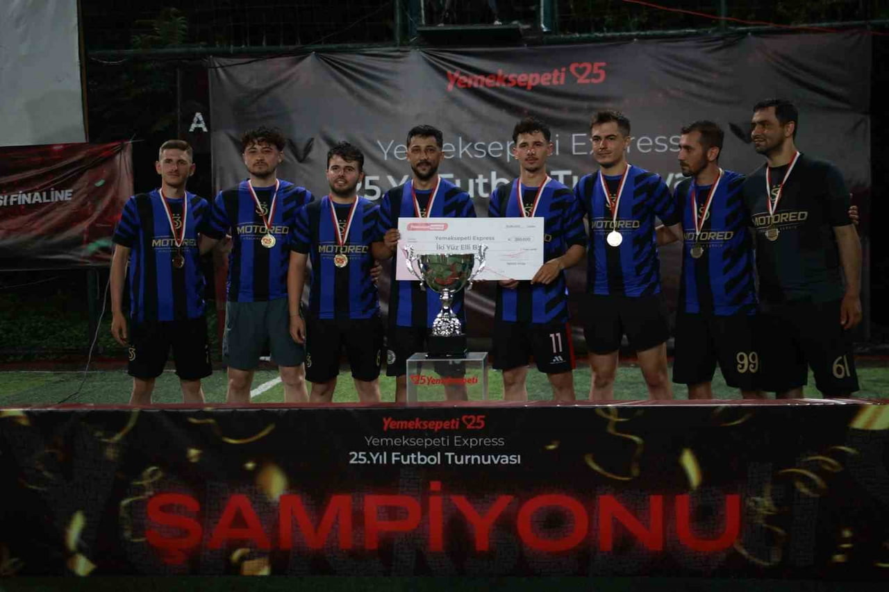 YEMEKSEPETİ'NİN 25. YILINA ÖZEL DÜZENLENEN ŞEHİRLER ARASI FUTBOL TURNUVASI, BİR AY BOYUNCA YEŞİL...