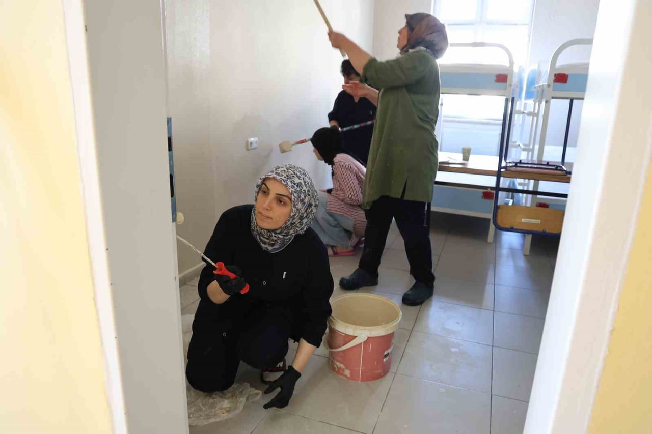 YENİ EĞİTİM-ÖĞRETİM YILI ÖNCESİNDE BİR ARAYA GELEN OKUL KADROSU, TAMAMEN GÖNÜLLÜ OLARAK...
