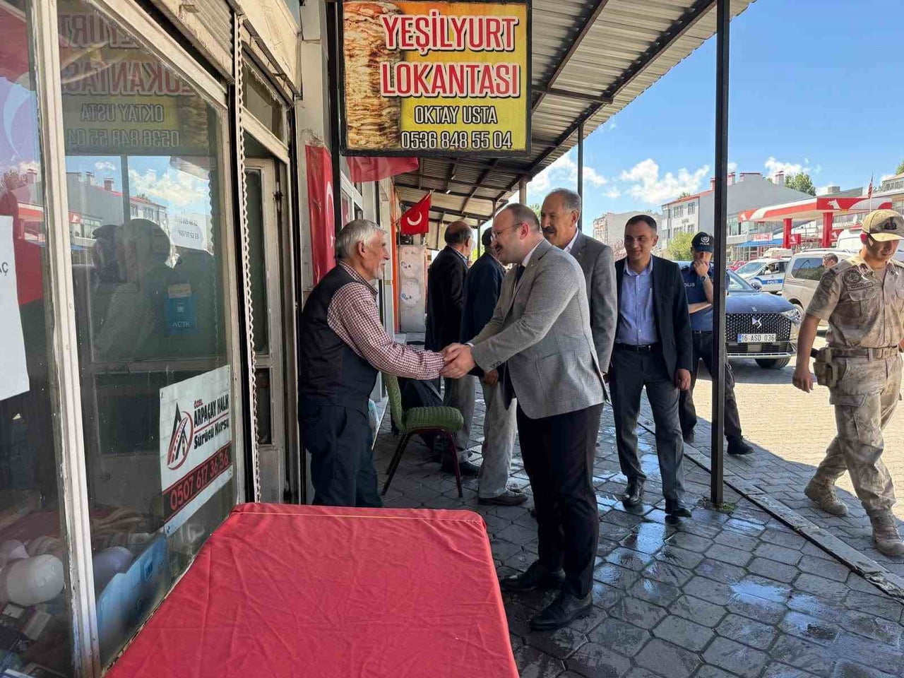 YENİ KAYMAKAM GÜVENÇ’TEN ARPAÇAY’DA ESNAFLA İLK BULUŞMA(KARS-İHA)