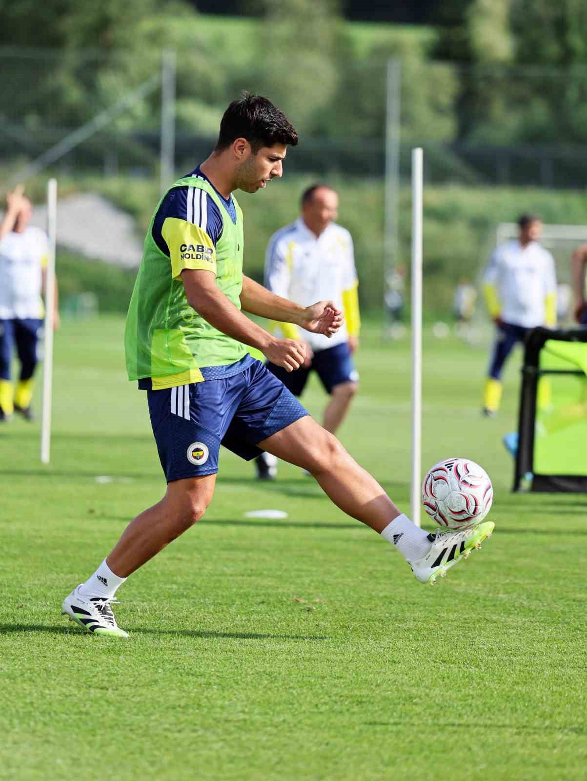 YENİ SEZON HAZIRLIKLARI KAPSAMINDA AVUSTURYA'DA KAMP YAPAN FENERBAHÇE, GÜNÜN İKİNCİ ÇALIŞMASINI...