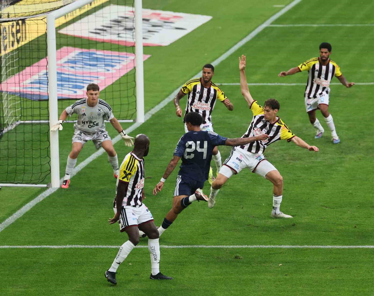 YENİ SEZON HAZIRLIKLARI KAPSAMINDA AVUSTURYA'NIN WİNDİSCHGARSTEN BÖLGESİNDE KAMP YAPAN FENERBAHÇE...