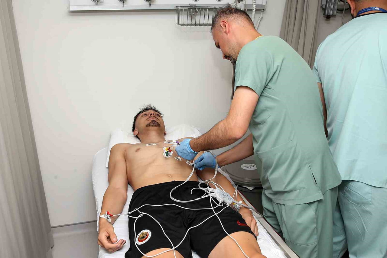 YENİ SEZON HAZIRLIKLARINA ANKARA'DA BAŞLAYAN GENÇLERBİRLİĞİ'NDE TEKNİK HEYET, FUTBOLCULAR VE A...