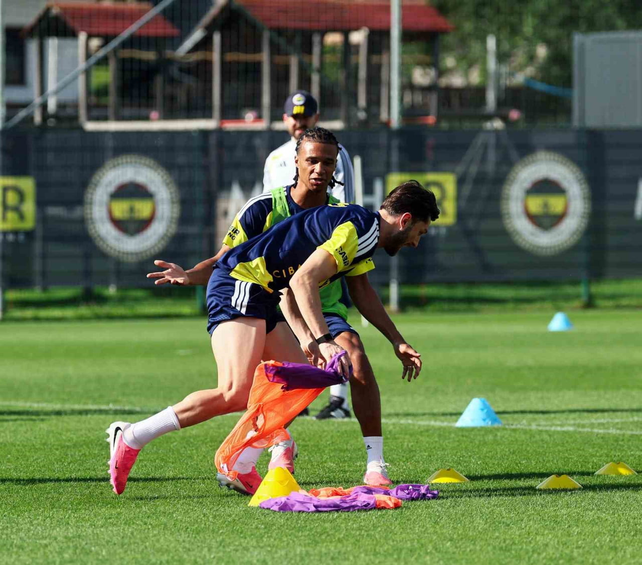 YENİ SEZON HAZIRLIKLARINI AVUSTURYA'DA SÜRDÜREN FENERBAHÇE, GÜNÜN İKİNCİ ÇALIŞMASINI AKŞAM...