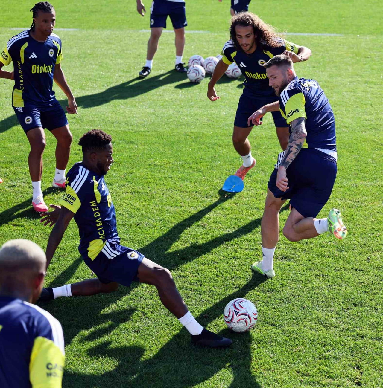 YENİ SEZON HAZIRLIKLARINI AVUSTURYA'DA SÜRDÜREN FENERBAHÇE, GÜNÜN TEK ANTRENMANINI AKŞAM...
