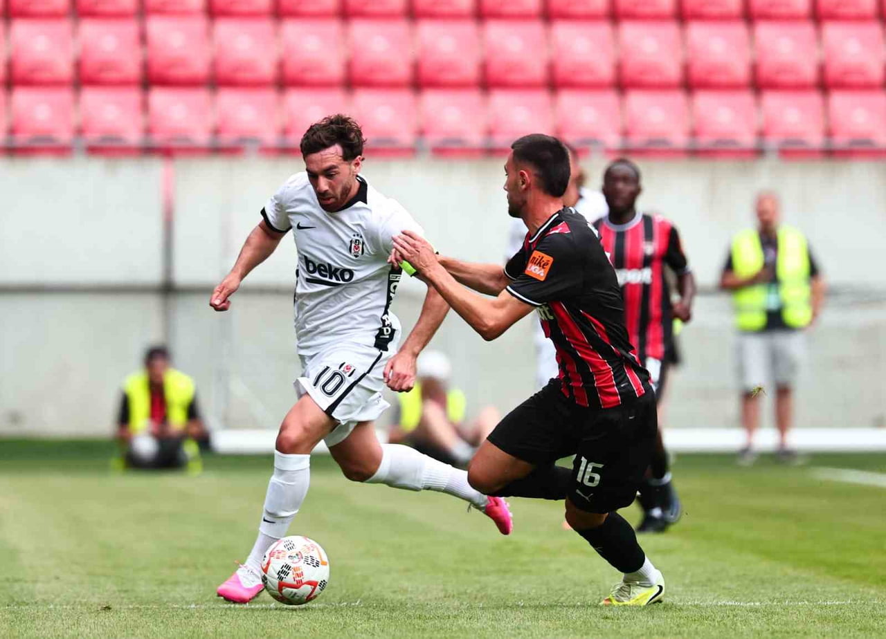 YENİ SEZON HAZIRLIKLARINI SLOVAKYA'DA SÜRDÜREN BEŞİKTAŞ, HAZIRLIK MAÇINDA KARŞILAŞTIĞI SPARTAK...