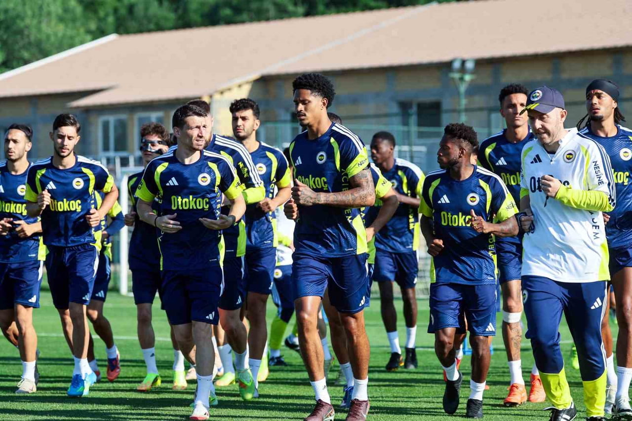 YENİ SEZON HAZIRLIKLARINI TOPUK YAYLASI TESİSLERİ'NDE SÜRDÜREN FENERBAHÇE, ÖNCE SALONDA, ARDINDAN...