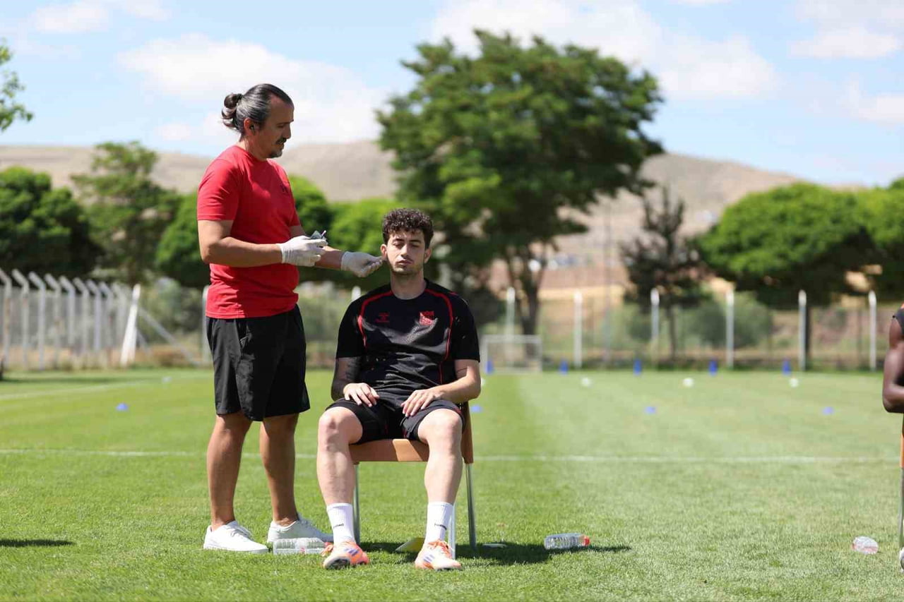 YENİ SEZON İÇİN HAZIRLIKLARINI SÜRDÜREN SİVASSPOR, SİVAS KAMPINDA LAKTAT TESTİNE TABİ...