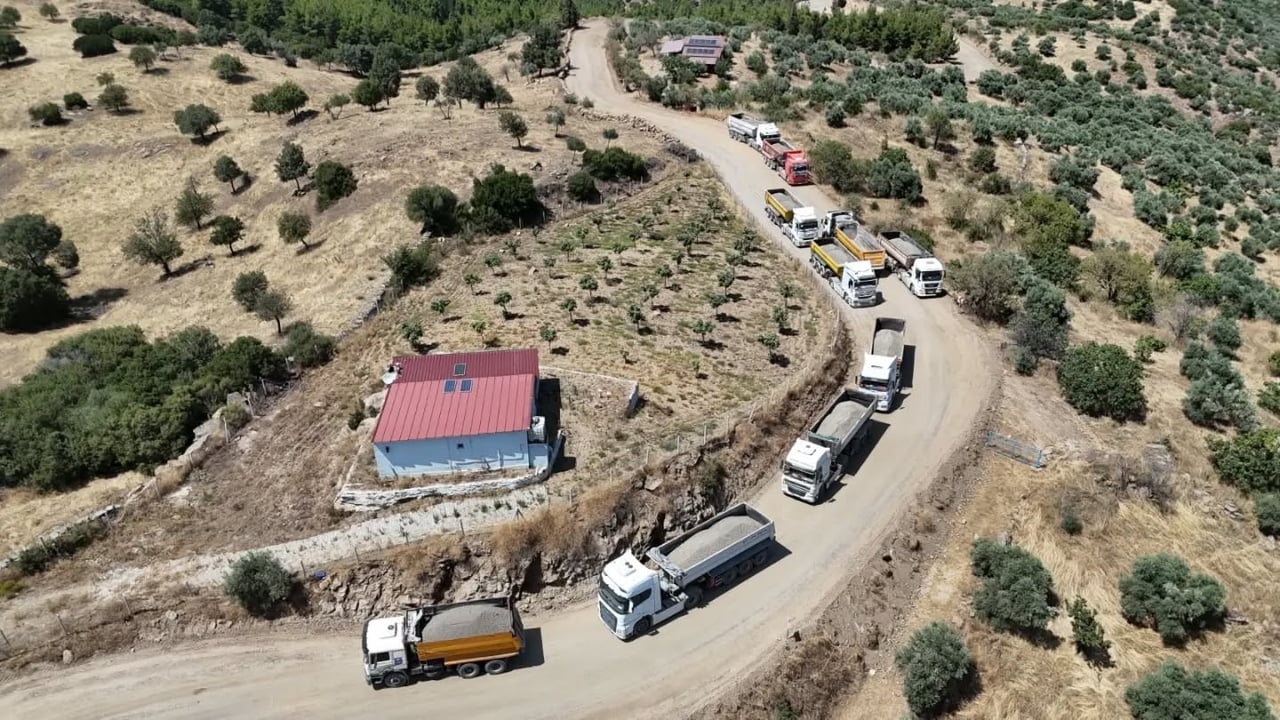 YENİPAZAR BELEDİYE BAŞKANI MALİK ERCAN, MESTANLAR MAHALLESİ YOLUNDA YÜRÜTÜLEN YOL GENİŞLETME VE...