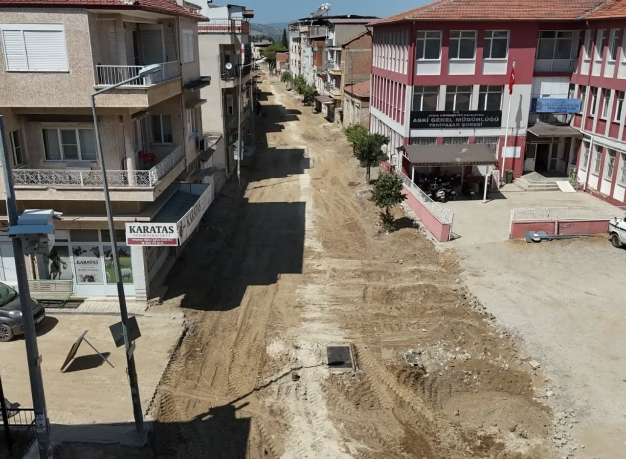 YENİPAZAR BELEDİYESİ, ATATÜRK CADDESİ'NDE TAMAMLANAN ASFALT VE KALDIRIM ÇALIŞMALARININ ARDINDAN...